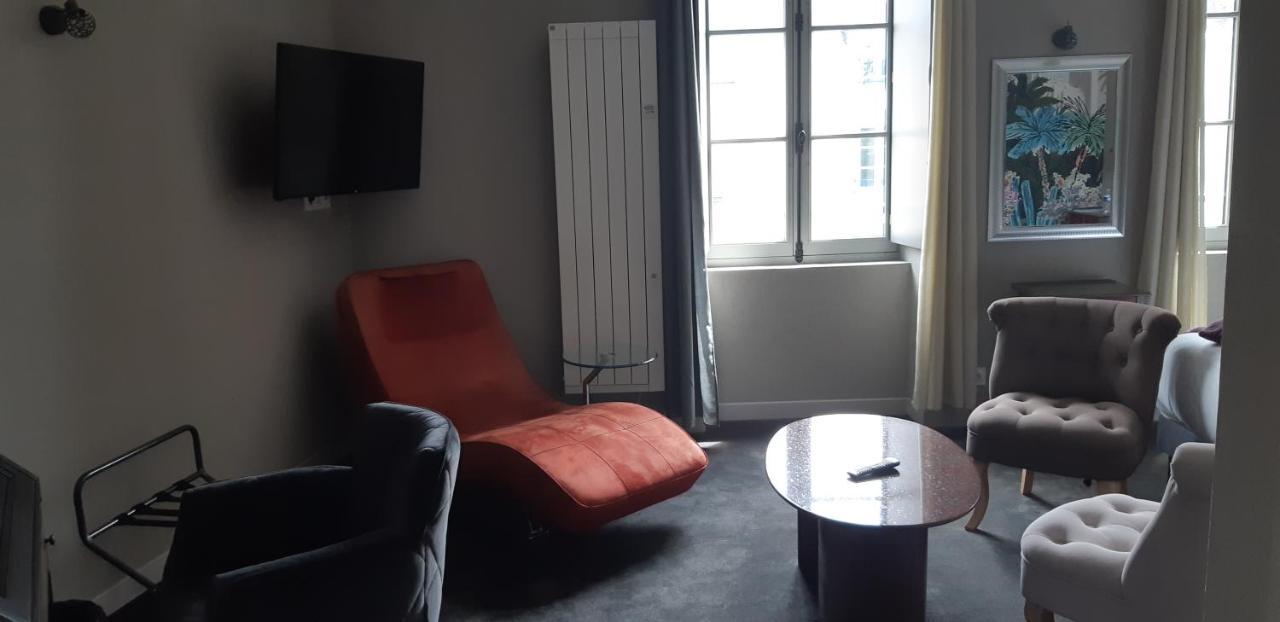 Logis Hotel Le Grand Cerf Ernée Exteriér fotografie